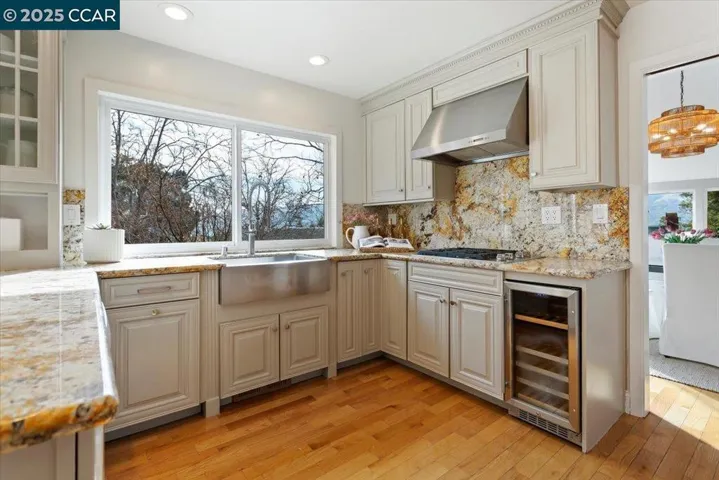 154 Ravenhill Rd, Orinda, California 94563
