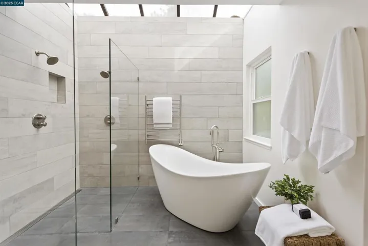 154 Ravenhill Rd, Orinda, California 94563