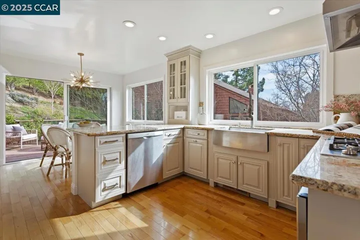 154 Ravenhill Rd, Orinda, California 94563