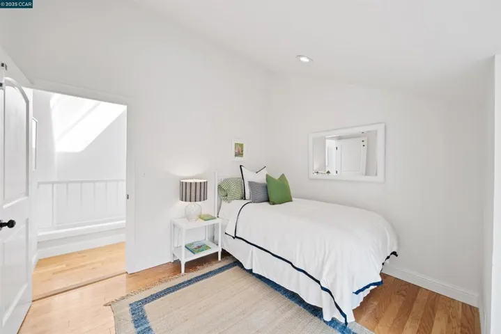 154 Ravenhill Rd, Orinda, California 94563
