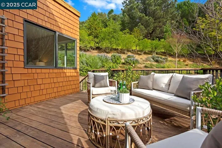 154 Ravenhill Rd, Orinda, California 94563