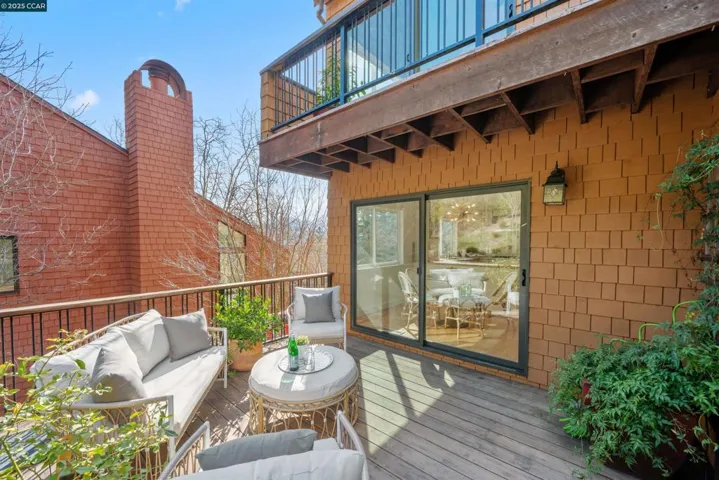 154 Ravenhill Rd, Orinda, California 94563