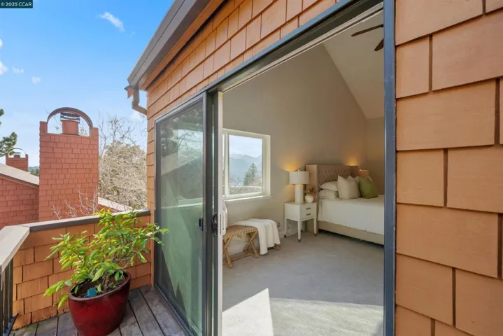 154 Ravenhill Rd, Orinda, California 94563