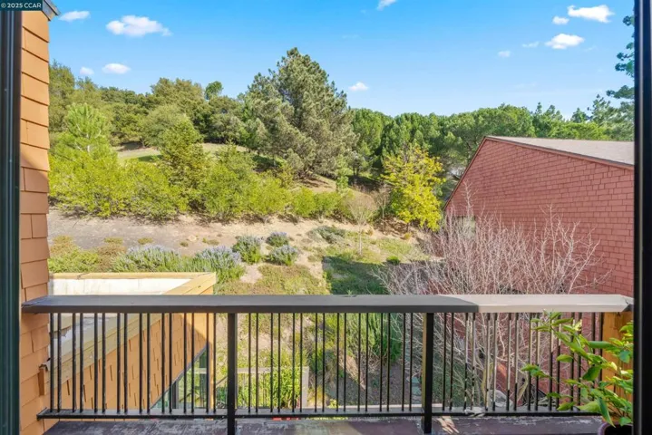 154 Ravenhill Rd, Orinda, California 94563
