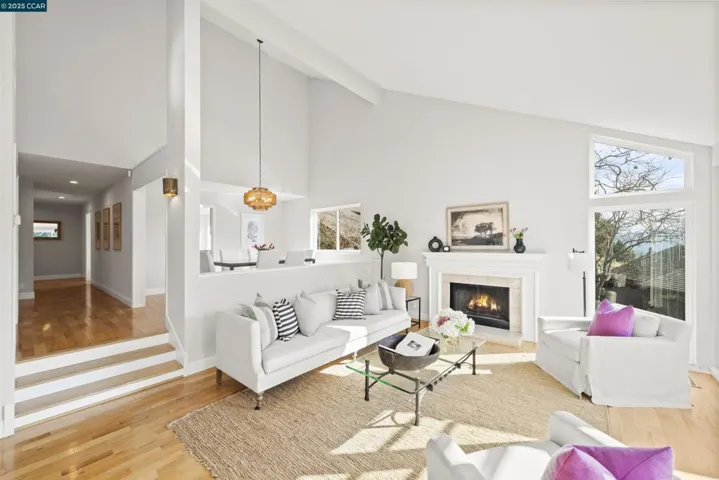 154 Ravenhill Rd, Orinda, California 94563