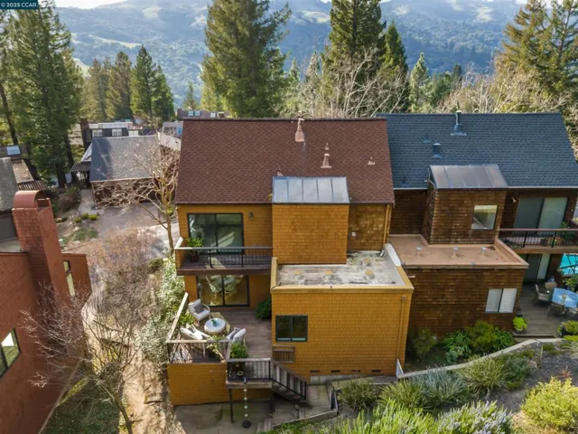 154 Ravenhill Rd, Orinda, California 94563