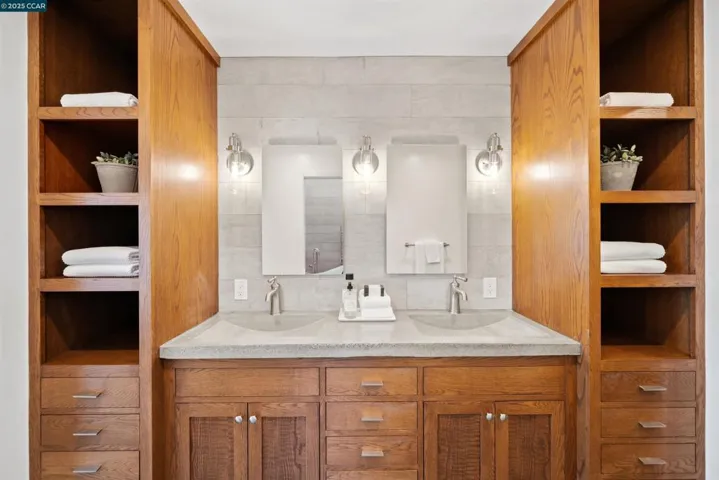 154 Ravenhill Rd, Orinda, California 94563