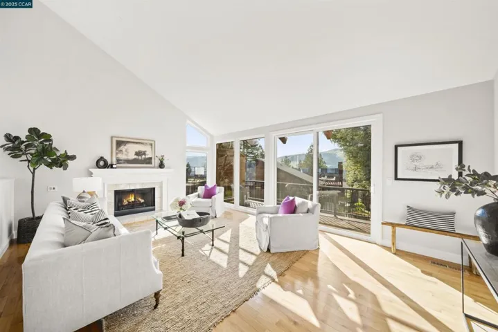 154 Ravenhill Rd, Orinda, California 94563