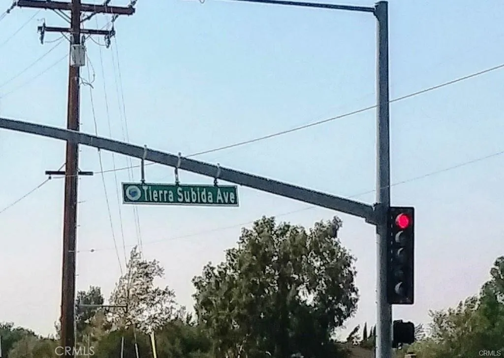MAKE LEFT ON TIERRA SUBIDA AVE