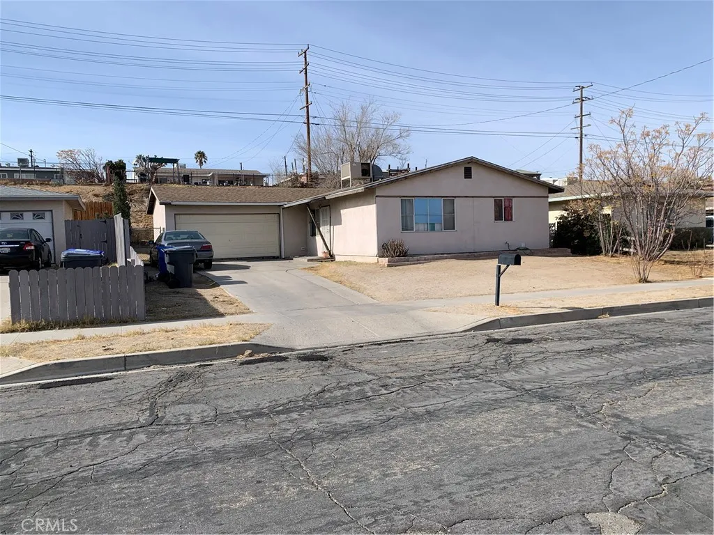 700 Patricia Avenue, Barstow, California 92311 home-pic-3