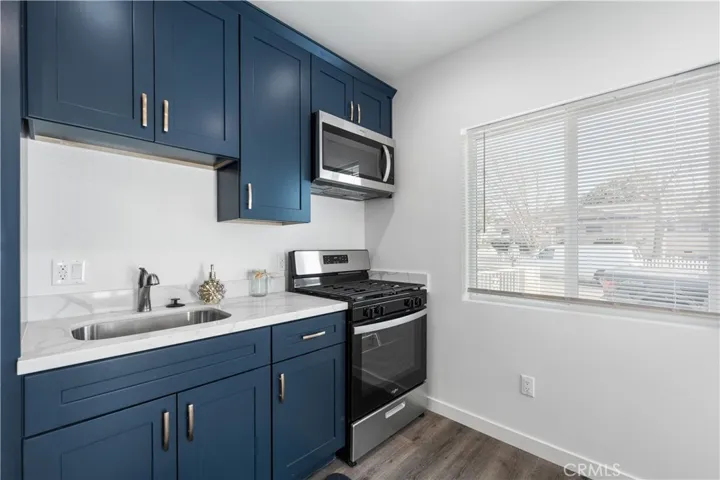 22202 Roscoe Boulevard, West Hills, California 91304