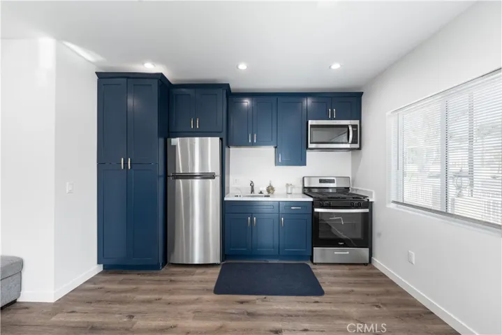 22202 Roscoe Boulevard, West Hills, California 91304