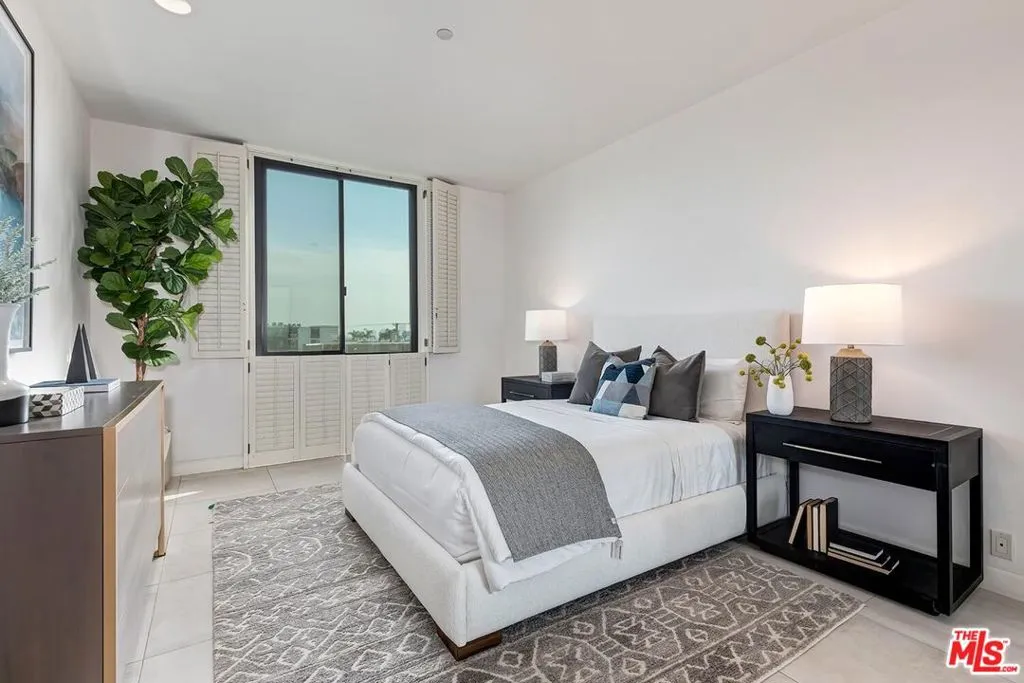 300 N Swall Drive 307, Beverly Hills, California 90211 home-pic-23