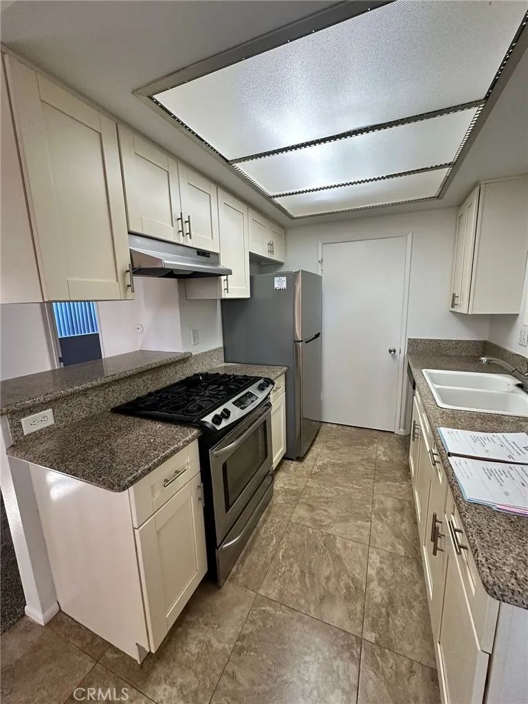 2663 Kitchen view.