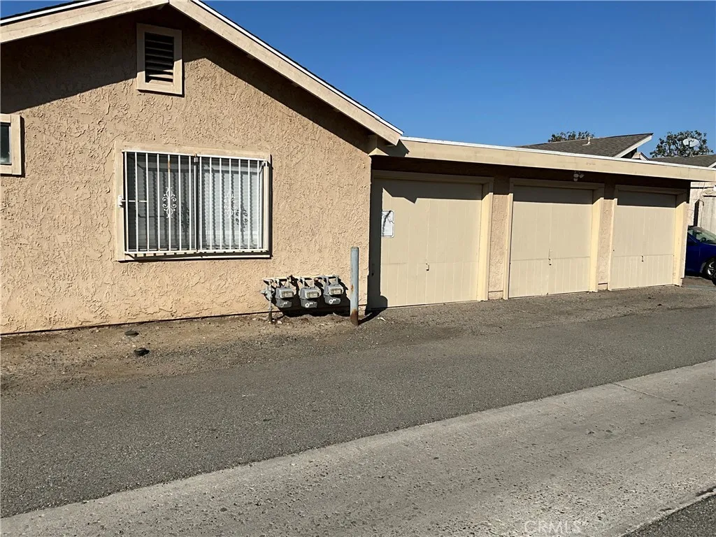 One car garages for units 2659, 2661 and 2663.
