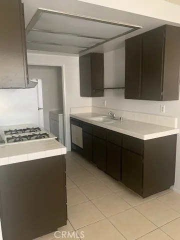 2659 kitchen and laundry
