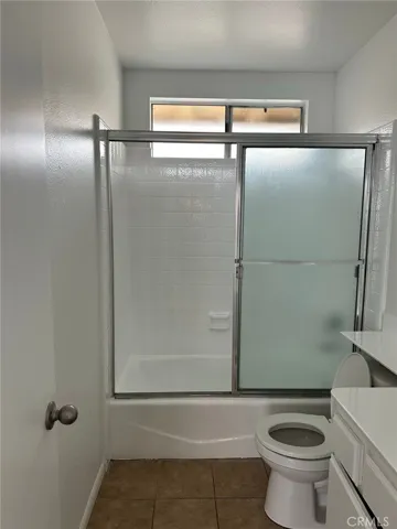 2695 Bathroom view.