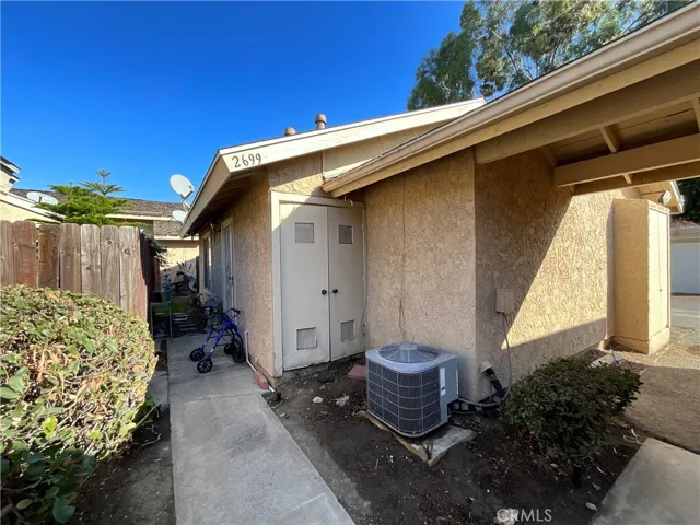 2699 is a one bedroom one bath with central air/heat and a one car garage.