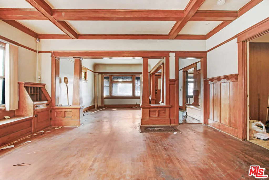 227 W 52nd Street, Los Angeles, California 90037 home-pic-2