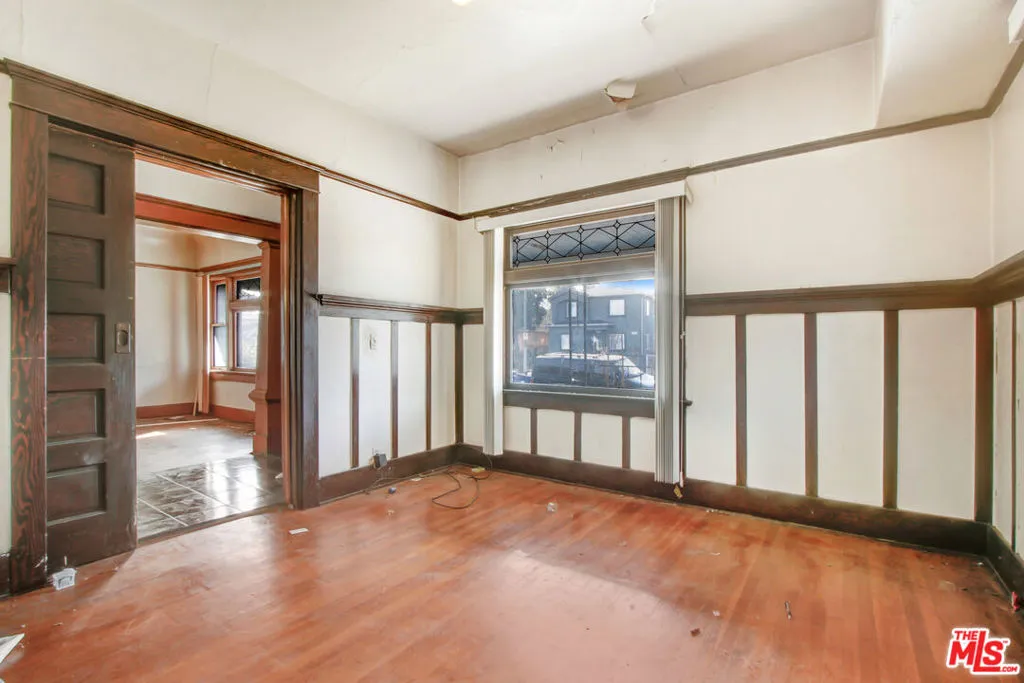 227 W 52nd Street, Los Angeles, California 90037 home-pic-4