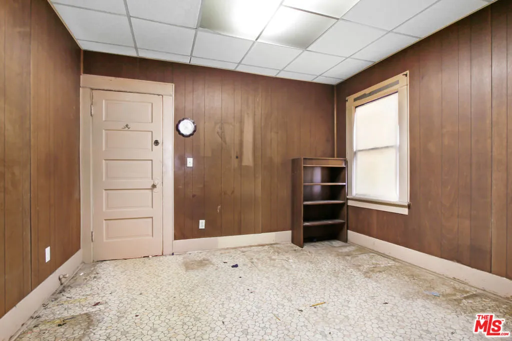227 W 52nd Street, Los Angeles, California 90037 home-pic-7