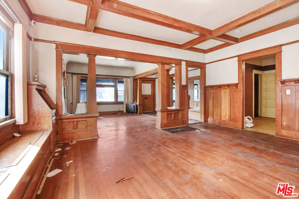 227 W 52nd Street, Los Angeles, California 90037 home-pic-3