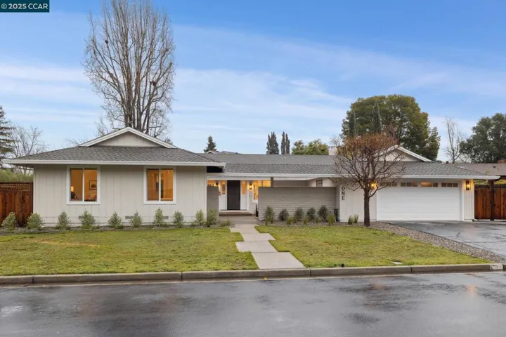 1 Juniper Way, Moraga, California 94556-1719