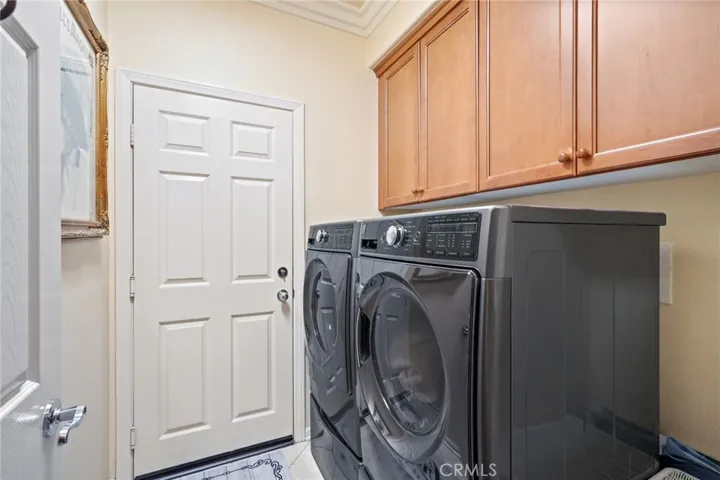 Washer/dryer included

