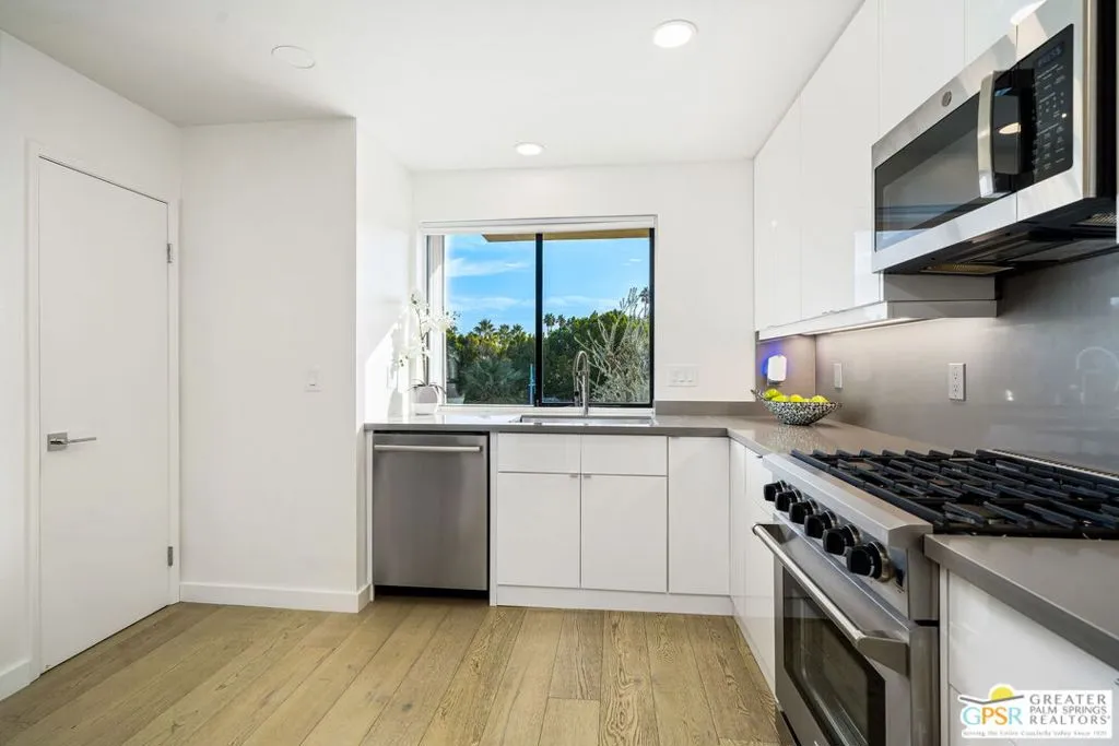 100 E Stevens Road 513, Palm Springs, California 92262 home-pic-7