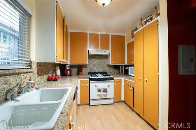 5447 Zelzah Ave Unit  home-pic-4