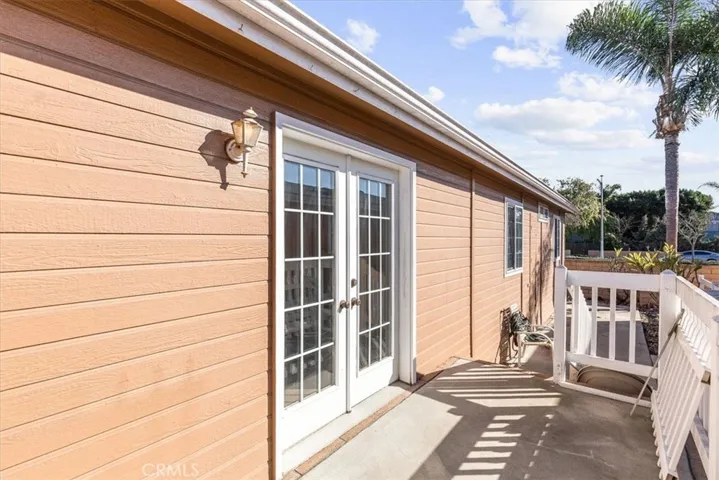 Side patio deck