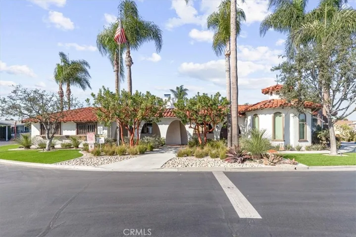Club house with pool/spa/ game room/ kitchen / Fireplace