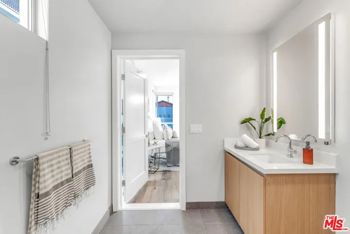 5801 Camerford Avenue Ph4, Los Angeles, California 90038