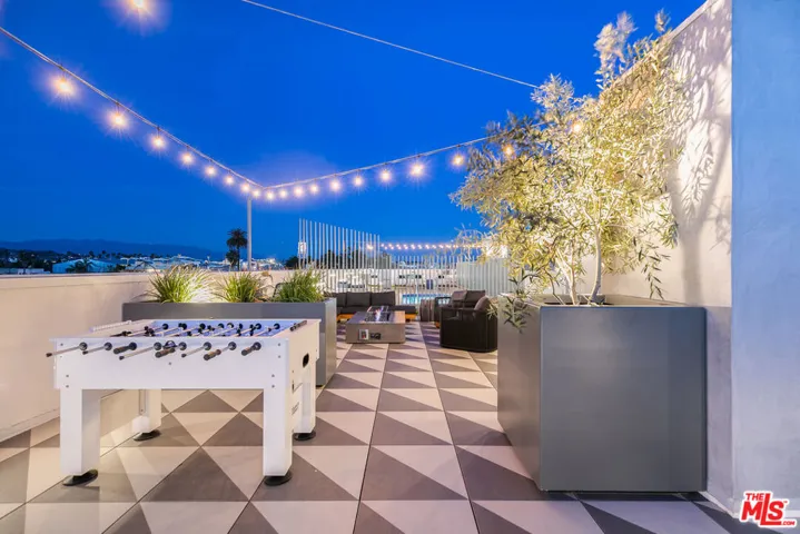 5801 Camerford Avenue Ph4, Los Angeles, California 90038