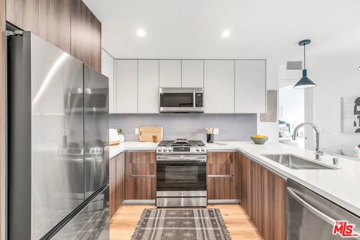 5801 Camerford Avenue Ph4, Los Angeles, California 90038