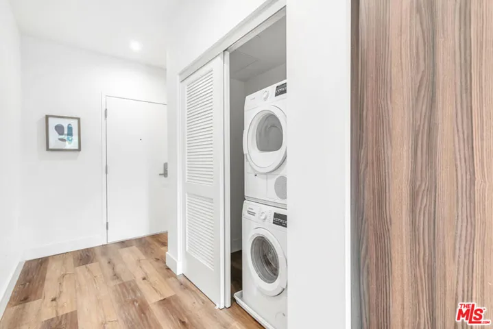 5801 Camerford Avenue Ph4, Los Angeles, California 90038