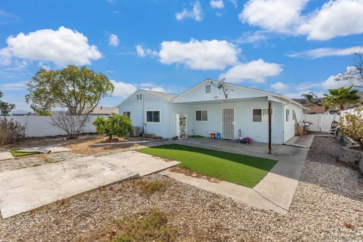 10101 Allenwood Way, Santee, California 92071