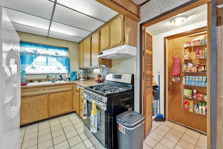 10101 Allenwood Way, Santee, California 92071