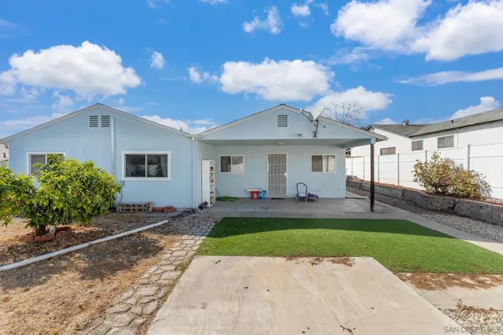 10101 Allenwood Way, Santee, California 92071