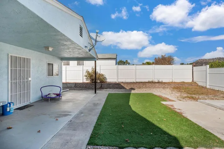 10101 Allenwood Way, Santee, California 92071