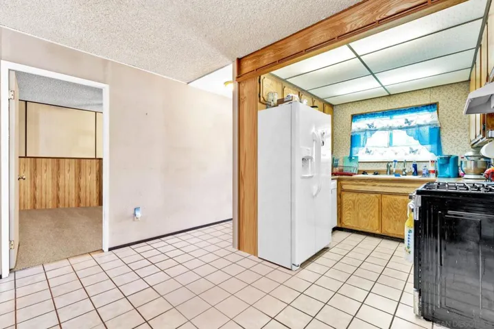 10101 Allenwood Way, Santee, California 92071