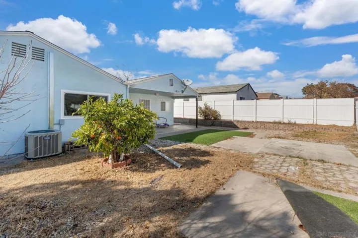 10101 Allenwood Way, Santee, California 92071