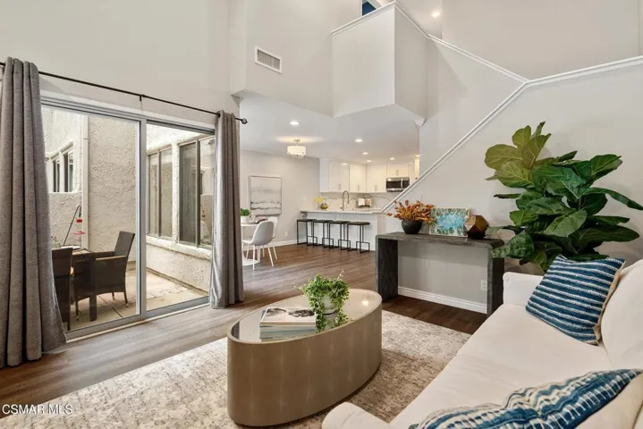 entry to kitchen pic