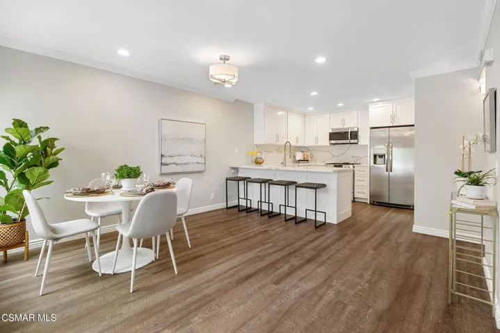 dining to kitchen pic