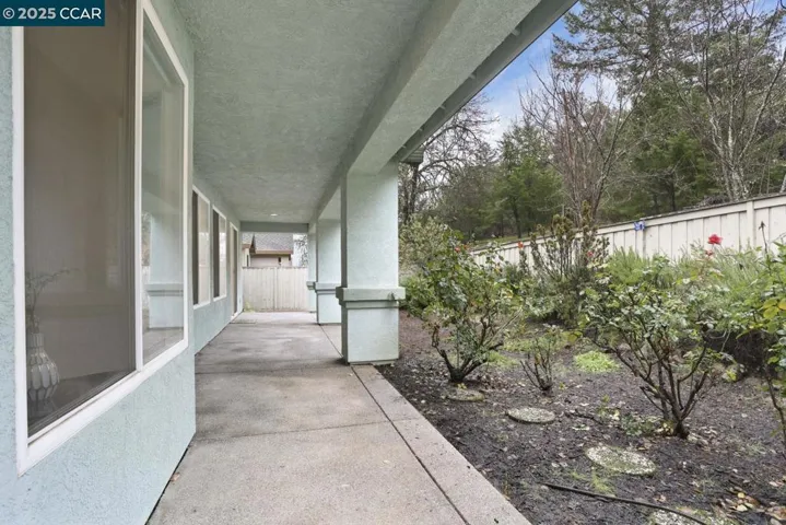 257 Red Mountain Drive, Cloverdale, California 95425-5437
