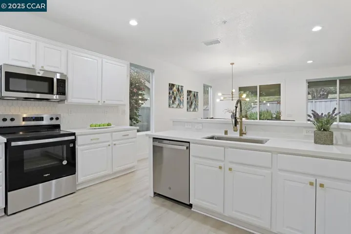 257 Red Mountain Drive, Cloverdale, California 95425-5437