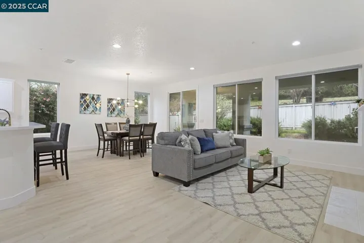 257 Red Mountain Drive, Cloverdale, California 95425-5437