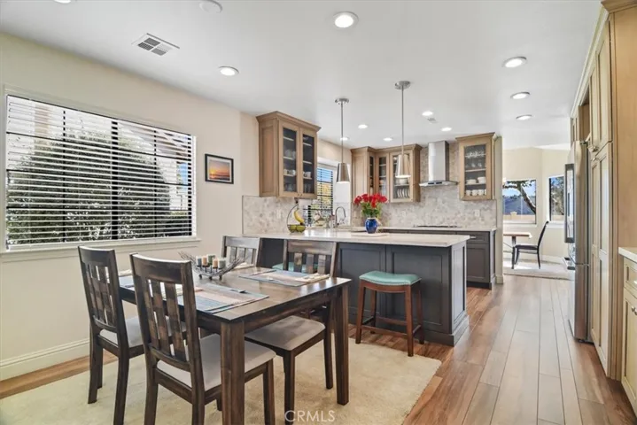 Dining Ell opens to Kitchen