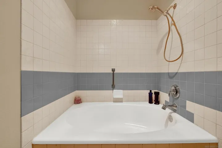 7222 Canyon Hill Way, San Diego, California 92126