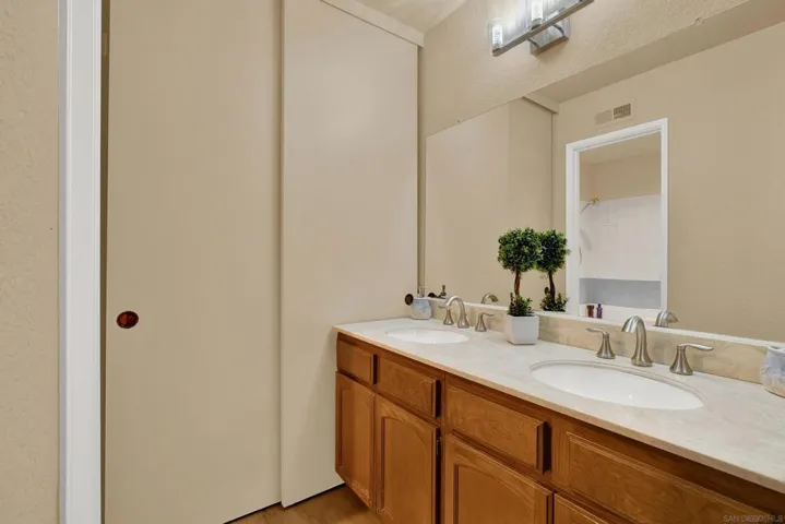 7222 Canyon Hill Way, San Diego, California 92126